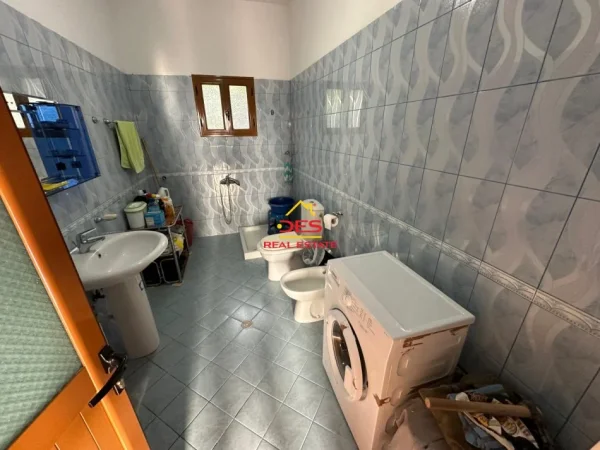 Vlore, shitet shtepi Kati 0, 246 m² 85.000 € (Rruga Armen)