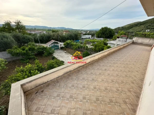 Vlore, shitet shtepi Kati 0, 246 m² 85.000 € (Rruga Armen)