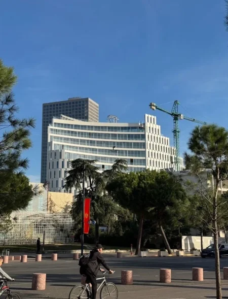 Tirane, shitet zyre , 515 m² 3.200.000 € (QENDER)