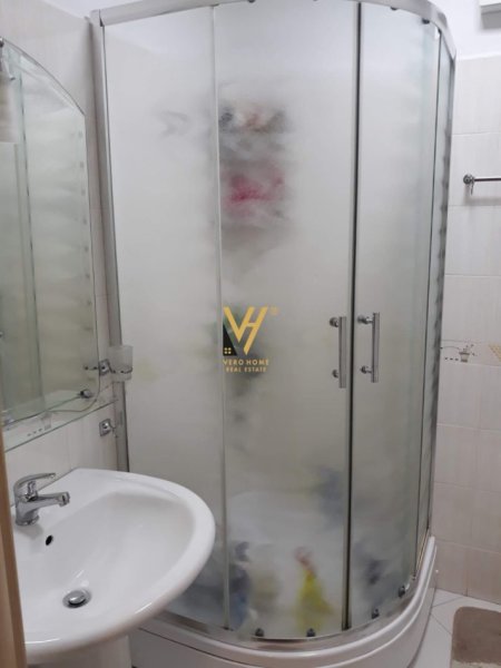 Tirane, jepet me qera apartament 2+1+Ballkon Kati 2, 85 m² 600 € (PROKURORIA E TIRANES)