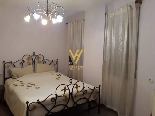 Tirane, jepet me qera apartament 2+1+Ballkon Kati 2, 85 m² 600 € (PROKURORIA E TIRANES)