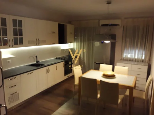 Tirane, jepet me qera apartament 2+1+Ballkon Kati 2, 85 m² 600 € (PROKURORIA E TIRANES)