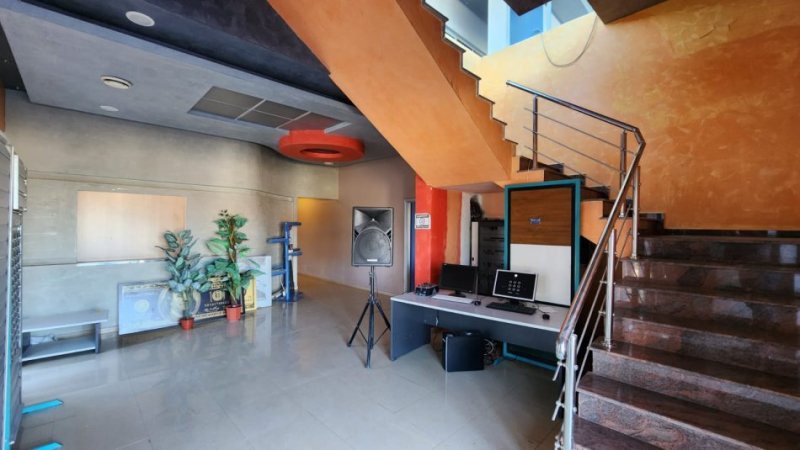 Lushnje, shitet  prona Industriale ne Lushnje – Truall + Kapanone + Makineri , 12.000 m² 2.100.000 € (Lushnje)