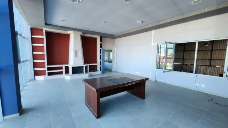 Lushnje, shitet  prona Industriale ne Lushnje – Truall + Kapanone + Makineri , 12.000 m² 2.100.000 € (Lushnje)