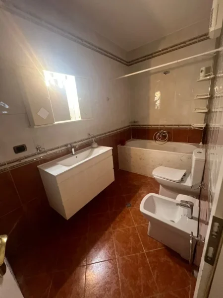 Tirane, shitet apartament 2+1 Kati 4, 125 m² (Ish-bllok, Rruga Brigada VIII)