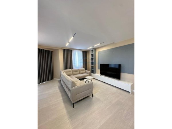 Tirane, jepet me qera apartament 2+1 Kati 2, 117 m² 800 € (Unaza e Re , Residenca River)