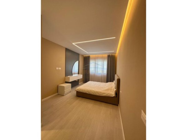 Tirane, jepet me qera apartament 2+1 Kati 2, 117 m² 800 € (Unaza e Re , Residenca River)