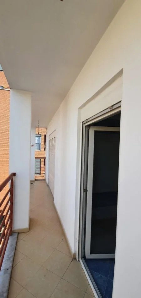 Tirane, jepet me qera apartament 2+1+Aneks+Ballkon Kati 4, 110 m² 550 € (Ali Demi)