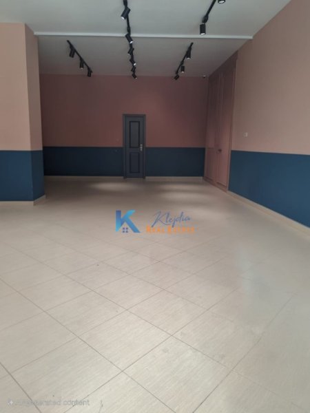 Tirane, shitet dyqan Kati 0, 54 m² 88.000 € (Bulevardi Migjeni, prane Rrethrrotullimit ne Yzberish)