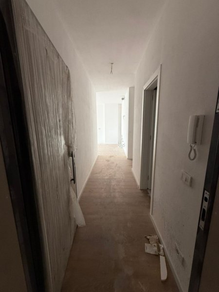 Tirane, jepet me qera zyre Kati 2, 116 m² 928 € (Mine Peza)