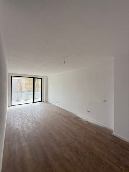 Tirane, jepet me qera zyre Kati 2, 116 m² 928 € (Mine Peza)