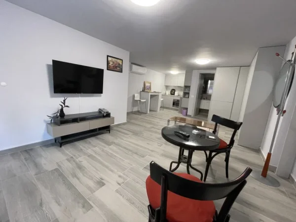 Tirane, jepet me qera , Njesi Biznesi, Rruga Jordan Misja