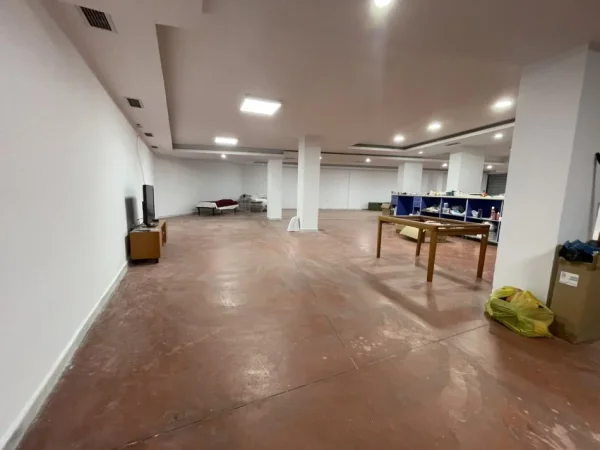 Tirane, jepet me qera , Njesi Biznesi, Rruga Jordan Misja