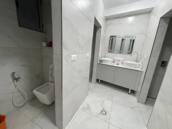 Tirane, jepet me qera , Njesi Biznesi, Rruga Jordan Misja