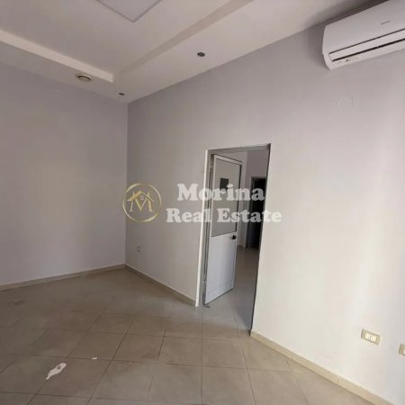 Tirane, jepet me qera ambjent biznesi Kati 1, 40 m² 550 € (Prokurorise Tirane, Rruga Haxhi Hysen Dalliu)