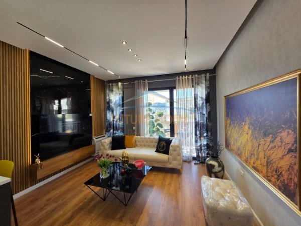 Tirane, shitet apartament 1+1+Ballkon Kati 8, 66 m² (Vasil Shanto)