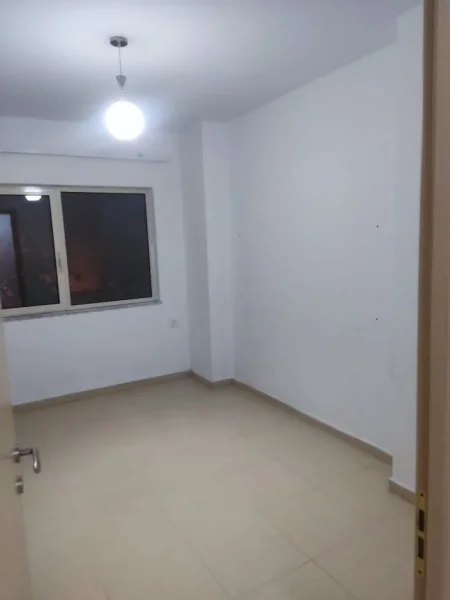 Tirane, jepet me qera apartament 2+1 Kati 1, 84 m² 380 € (astir)