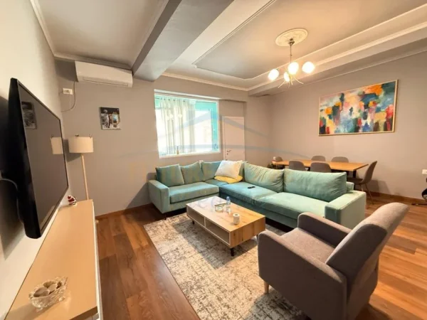Tirane, jepet me qera apartament 3 Katshe Kati 1, 210 m² 1.200 € (PRANE SHKOLLES BALETIT)