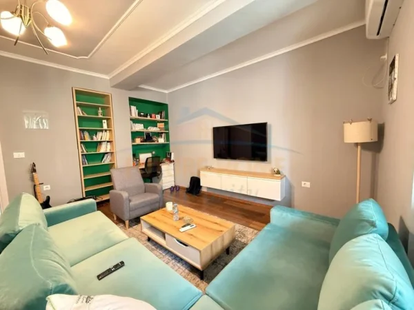 Tirane, jepet me qera apartament 3 Katshe Kati 1, 210 m² 1.200 € (PRANE SHKOLLES BALETIT)