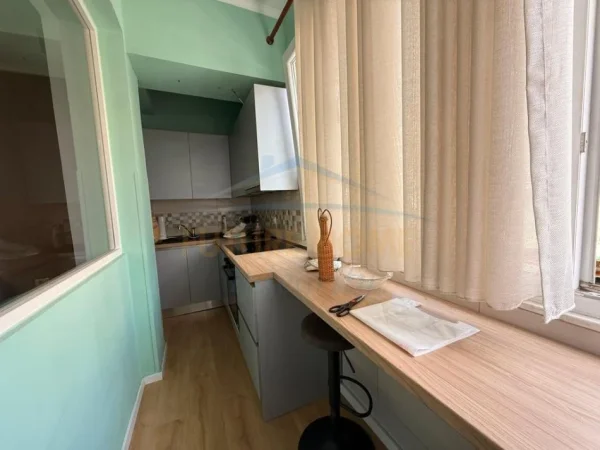 Tirane, jepet me qera apartament 3 Katshe Kati 1, 210 m² 1.200 € (PRANE SHKOLLES BALETIT)