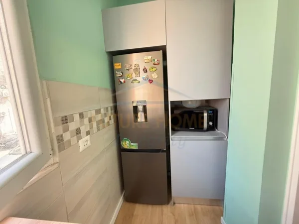 Tirane, jepet me qera apartament 3 Katshe Kati 1, 210 m² 1.200 € (PRANE SHKOLLES BALETIT)