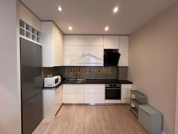 Tirane, jepet me qera apartament 3+1+Ballkon Kati 7, 116 m² 1.000 € (Harry Fultz, KOMPLEKSI PRESTIGE)