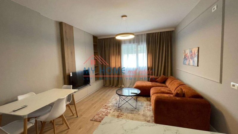 Apartament 1+1 + Post Parkimi me Qira Pazari i Ri Tirane