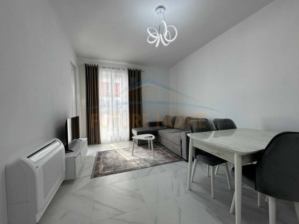 Tirane, jepet me qera apartament 1+1+Ballkon Kati 3, 64 m² 420 € (Univers City, QTU)