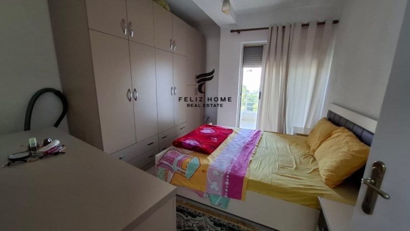 Tirane, jepet me qera apartament 2+1 Kati 4, 100 m² 500 € (YZBERISHT)