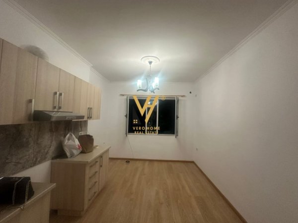 Tirane, jepet me qera apartament 2+1+Ballkon Kati 2, 70 m² 500 € (MYSLYM SHYRI)