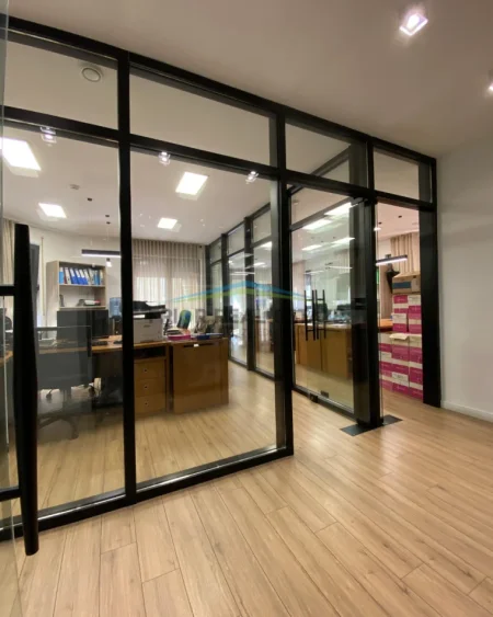 Tirane, jepet me qera ambjent biznesi Kati 1, 275 m² 4.600 € Qender (Gjimnazi Sami Frasheri)