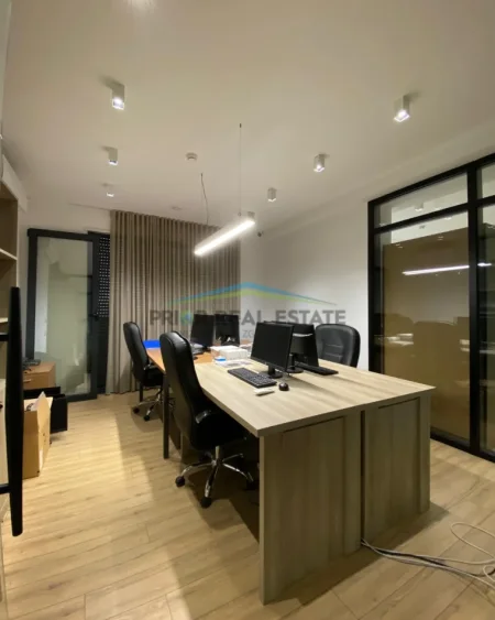 Tirane, jepet me qera ambjent biznesi Kati 1, 275 m² 4.600 € Qender (Gjimnazi Sami Frasheri)