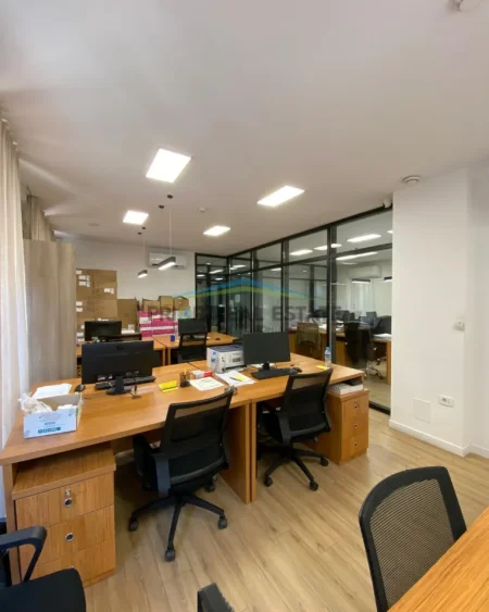 Tirane, jepet me qera ambjent biznesi Kati 1, 275 m² 4.600 € Qender (Gjimnazi Sami Frasheri)