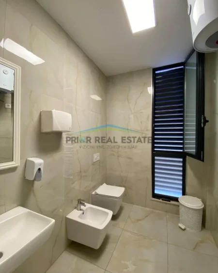 Tirane, jepet me qera ambjent biznesi Kati 1, 275 m² 4.600 € Qender (Gjimnazi Sami Frasheri)