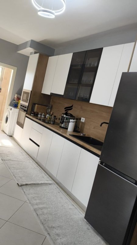 Tirane, shitet apartament 1+1 Kati 5, 74 m² 110.000 € (FRESKU)