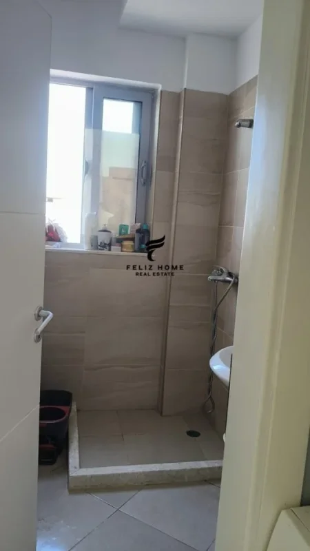 Tirane, shitet apartament 1+1 Kati 5, 74 m² 110.000 € (FRESKU)