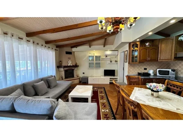 Tirane, jepet me qera apartament 3+1+Ballkon Kati 3, 170 m² 830 € (Vilat Gjermane)