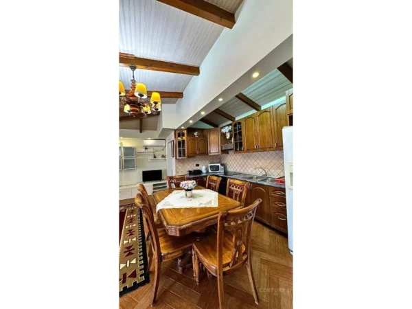 Tirane, jepet me qera apartament 3+1+Ballkon Kati 3, 170 m² 830 € (Vilat Gjermane)