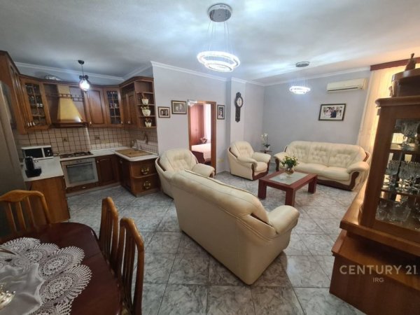 Tirane, jepet me qera apartament 2+1 Kati 3, 93 m² 750 € (21 dhjetori)