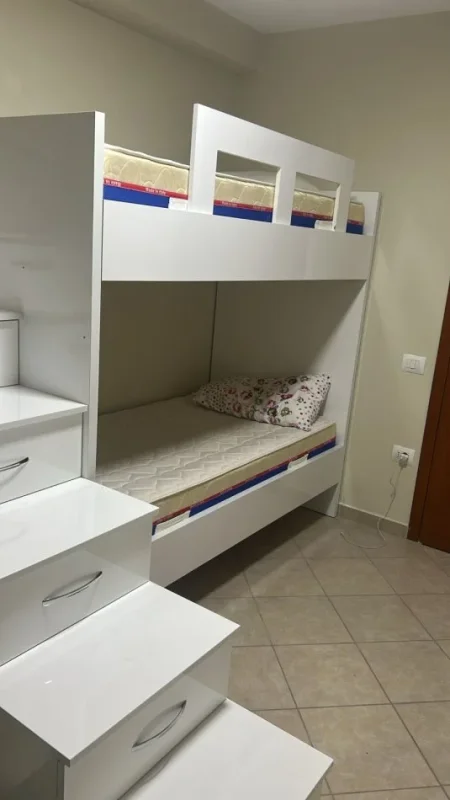Tirane, jepet me qera apartament 2+1+Ballkon Kati 4, 105 m² 550 € (ASTIR)