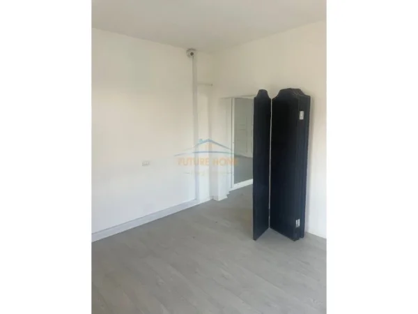 Tirane, jepet me qera zyre Kati 2, 83 m² 1.500 € (Unaza e Re)
