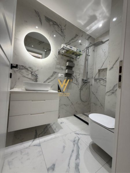 Tirane, jepet me qera apartament 2+1+Ballkon Kati 13, 113 m² 800 € (CASA ITALIA)