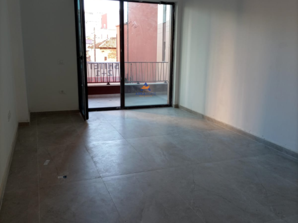Tirane, shitet apartament 2+1+Ballkon Kati 1, 97 m² 220.000 € (RRUGA MYSLYM SHYRI)