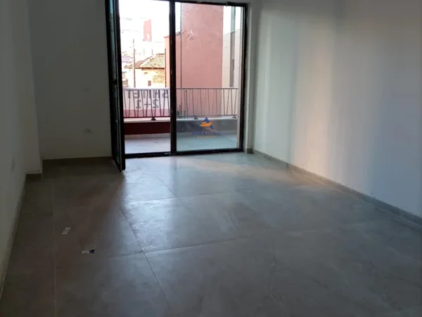 Tirane, shitet apartament 2+1+Ballkon Kati 1, 97 m² 220.000 € (RRUGA MYSLYM SHYRI)