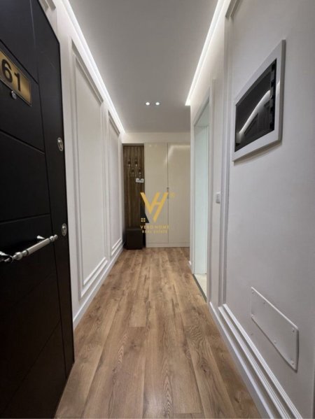 Tirane, jepet me qera apartament 2+1+Ballkon Kati 13, 113 m² 800 € (CASA ITALIA)
