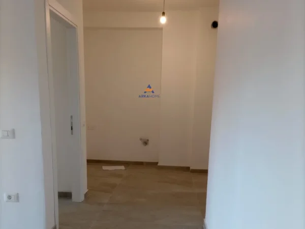 Tirane, shitet apartament 2+1+Ballkon Kati 1, 97 m² 220.000 € (RRUGA MYSLYM SHYRI)