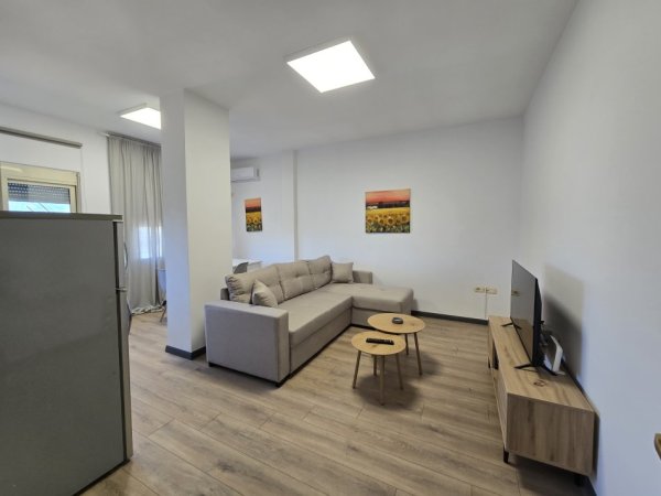 Tirane, jepet me qera apartament 2+1 Kati 3, 650 € 