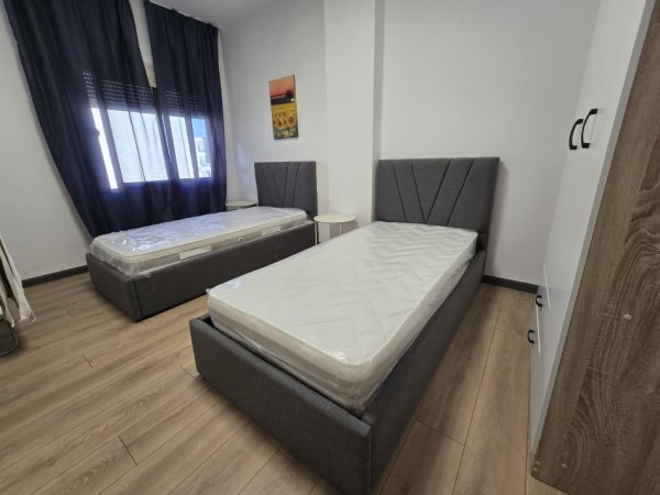 Tirane, jepet me qera apartament 2+1 Kati 3, 650 € 