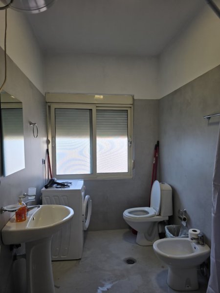 Tirane, jepet me qera apartament 2+1 Kati 3, 650 € 