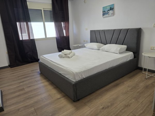 Tirane, jepet me qera apartament 2+1 Kati 3, 650 € 